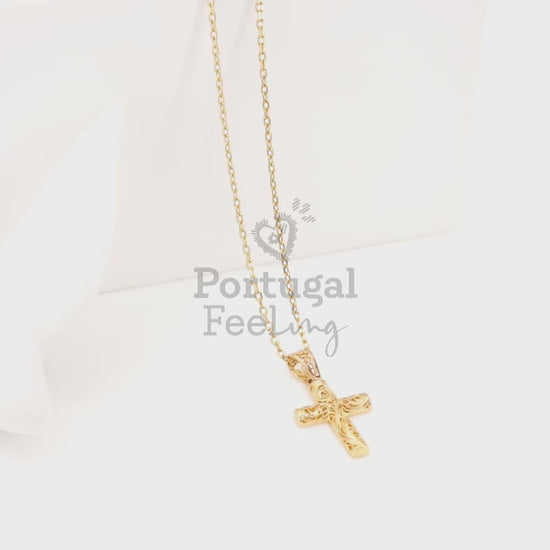 Colar Cruz Mini, Inspirado na Filigrana Portuguesa, Aço Inoxidável Dourado - Vídeo