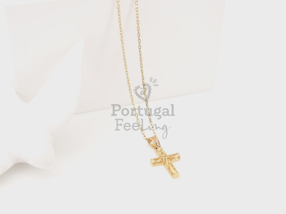 Colar Cruz Mini, Inspirado na Filigrana Portuguesa, Aço Inoxidável Dourado - Vídeo
