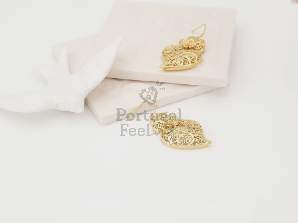 Brincos Tradicionais Coração de Viana Grandes, Inspirados na Filigrana Portuguesa, Aço Inoxidável Dourado - Vídeo