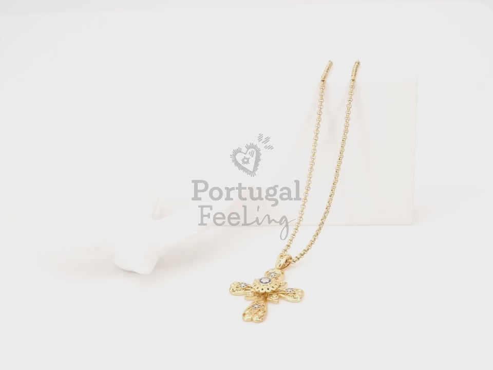 Colar Cruz Pequena com Caramujo, Inspirado na Filigrana Portuguesa, Aço Inoxidável Dourado - Vídeo