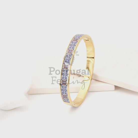 Pulseira Escrava Azulejo Português, Inspirada na Tradição Portuguesa, Aço Inoxidável Dourado - Vídeo