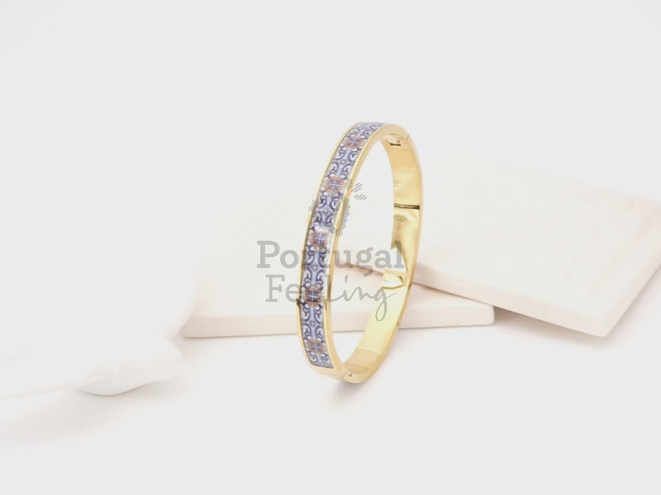 Pulseira Escrava Azulejo Português, Inspirada na Tradição Portuguesa, Aço Inoxidável Dourado - Vídeo