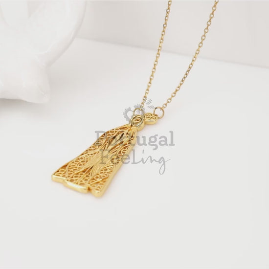 Colar Nossa Senhora de Fátima, Inspirado na Filigrana Portuguesa, Aço Inoxidável Dourado - Vídeo