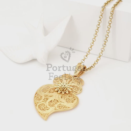 Colar Coração de Viana Tradicional Grande, Inspirado na Filigrana Portuguesa, Aço Inoxidável Dourado - Vídeo