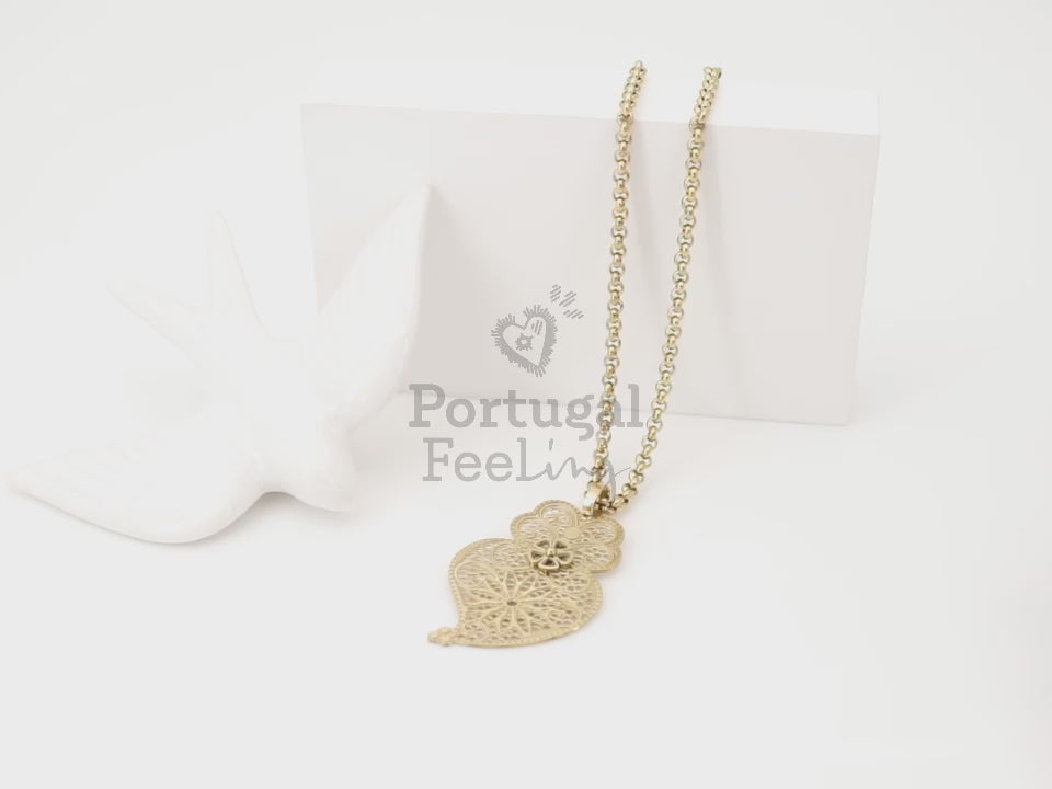 Colar Coração de Viana Estilizado Médio, Inspirado na Filigrana Portuguesa, Aço Inoxidável Dourado - Vídeo