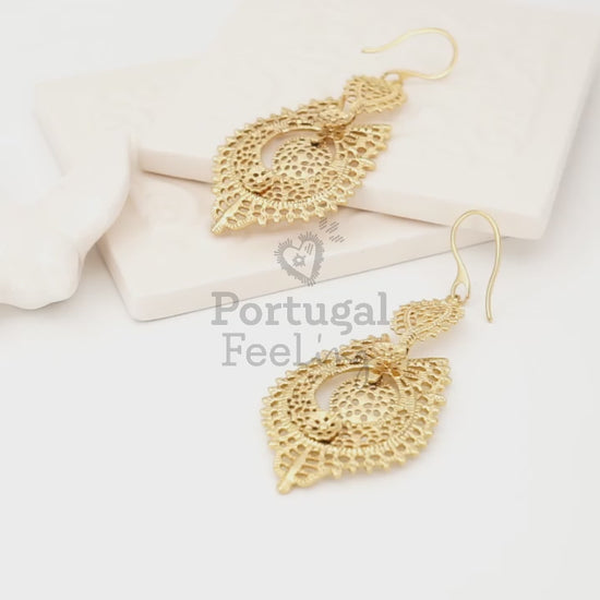 Brincos Rainha Grandes, Inspirados na Filigrana Portuguesa, Aço Inoxidável Dourado - Vídeo