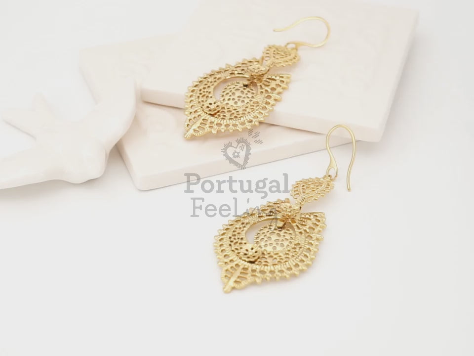 Brincos Rainha Grandes, Inspirados na Filigrana Portuguesa, Aço Inoxidável Dourado - Vídeo