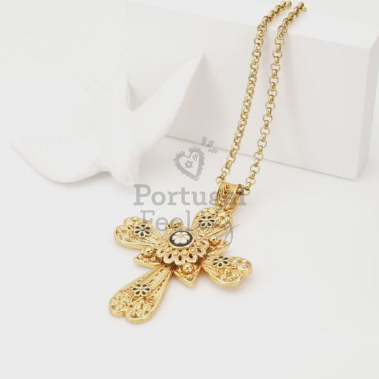 Colar Cruz Grande com Caramujo, Inspirado na Filigrana Portuguesa, Aço Inoxidável Dourado - Vídeo