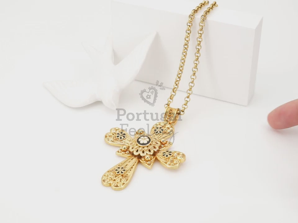 Colar Cruz Grande com Caramujo, Inspirado na Filigrana Portuguesa, Aço Inoxidável Dourado - Vídeo