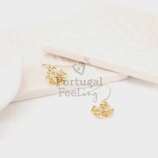 Brincos Trevos Pequenos, Inspirados na Filigrana Portuguesa, Aço Inoxidável Dourado - Vídeo