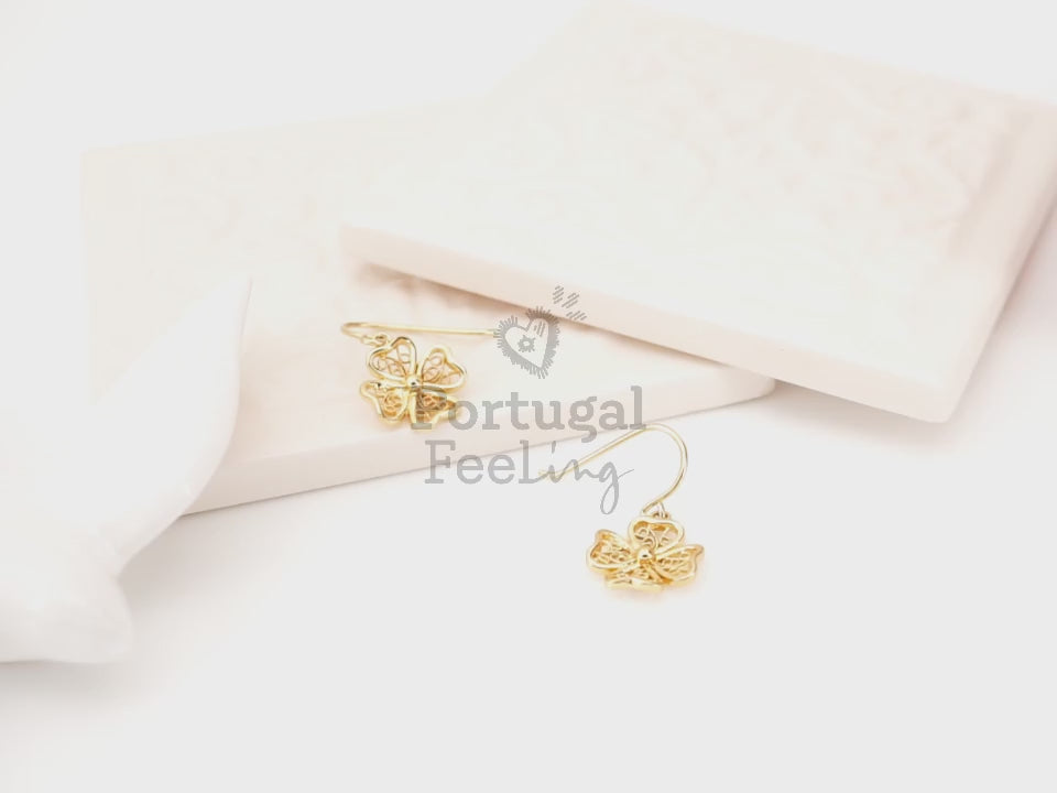 Brincos Trevos Pequenos, Inspirados na Filigrana Portuguesa, Aço Inoxidável Dourado - Vídeo
