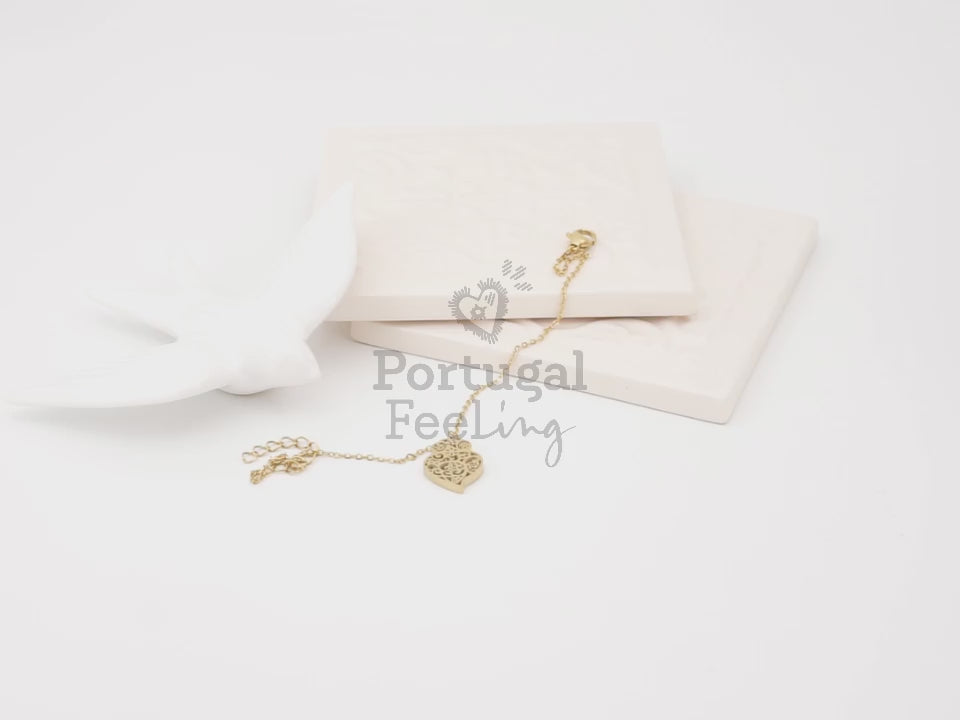 Pulseira Coração de Viana Estilizado Pequeno, Inspirado na Filigrana Portuguesa, Aço Inoxidável Dourado - Vídeo