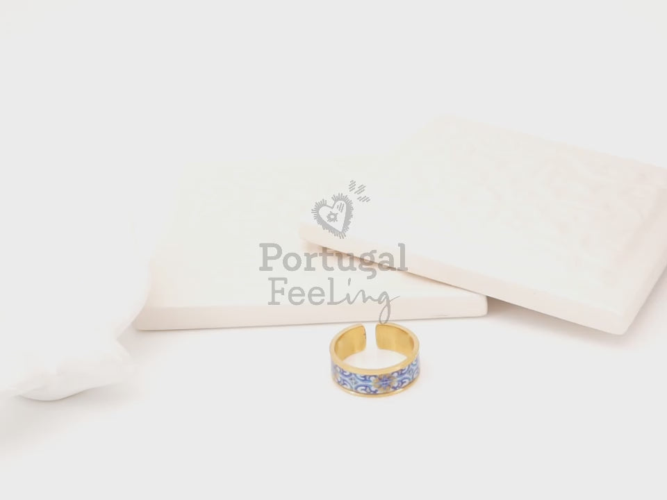 Anel Azulejo Português, Inspirado na Tradição Portuguesa, Aço Inoxidável Dourado - Vídeo