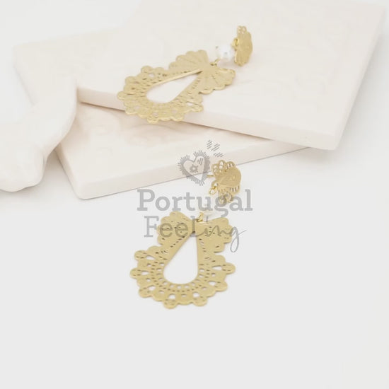 Brincos Grandes com Pérolas, Inspirados na Filigrana Portuguesa, Aço Inoxidável Dourado - Vídeo