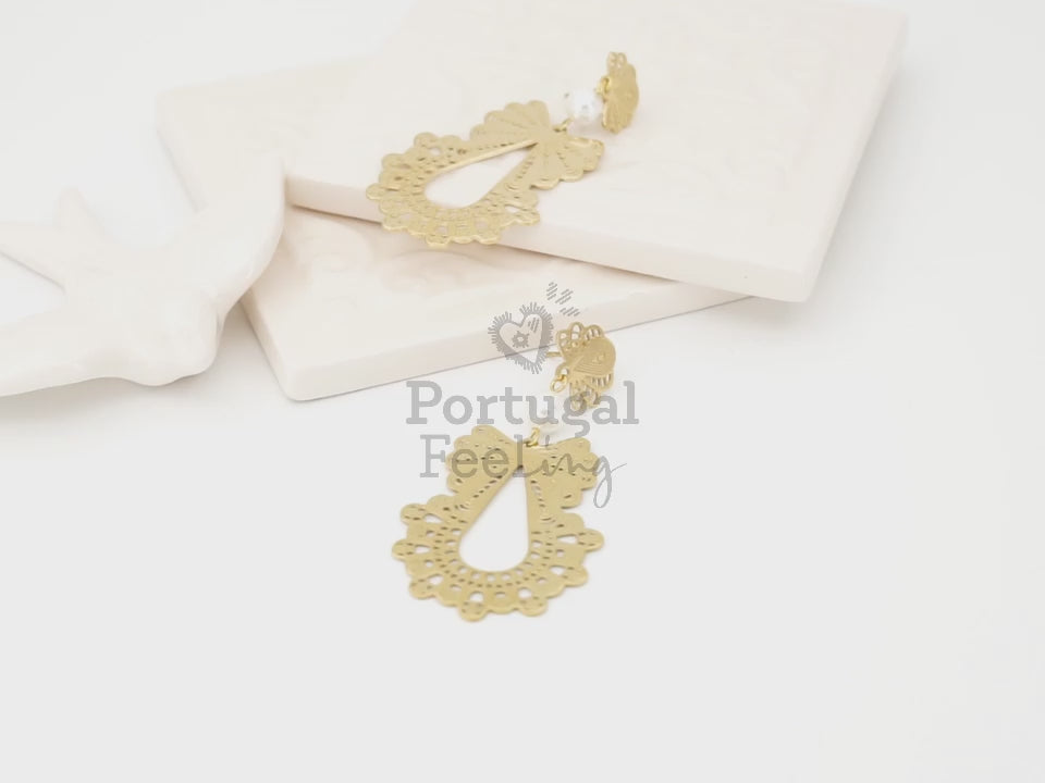 Brincos Grandes com Pérolas, Inspirados na Filigrana Portuguesa, Aço Inoxidável Dourado - Vídeo