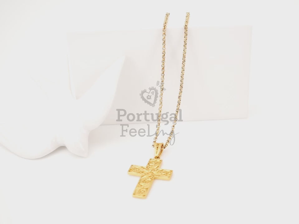 Colar Cruz, Inspirado na Filigrana Portuguesa, Aço Inoxidável Dourado - Vídeo
