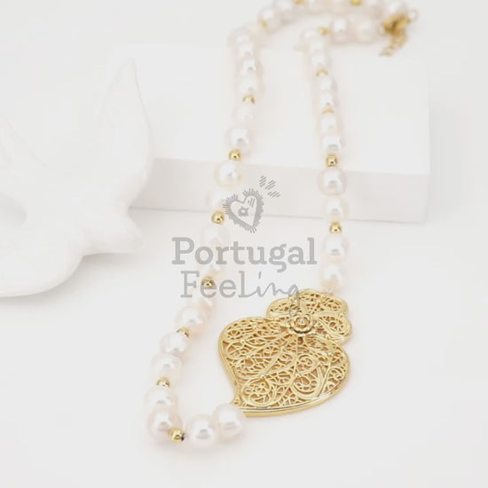 Colar Coração de Viana Tradicional Grande e Pérolas, Inspirado na Filigrana Portuguesa, Aço Inoxidável Dourado - Vídeo