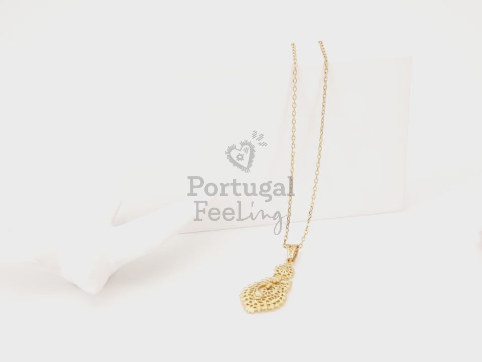 Colar Rainha, Motivo Pequeno, Inspirado na Filigrana Portuguesa, Aço Inoxidável Dourado - Vídeo