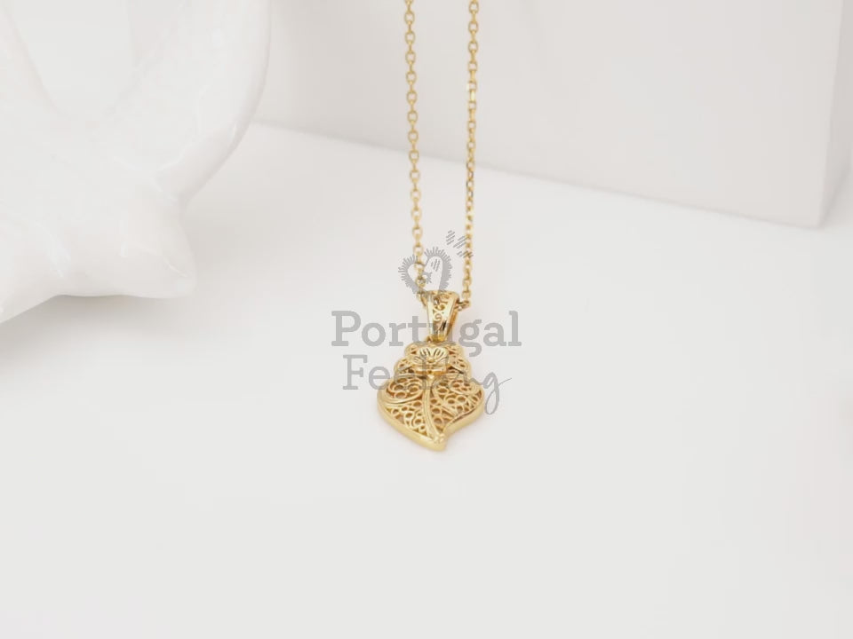 Colar Coração de Viana Tradicional Extra Pequeno, Inspirado na Filigrana Portuguesa, Aço Inoxidável Dourado - Vídeo