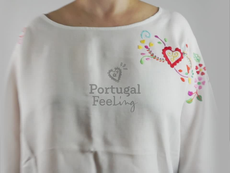 Blusa Branca, em Linho com Bordado de Viana, Tamanho Único - Vídeo