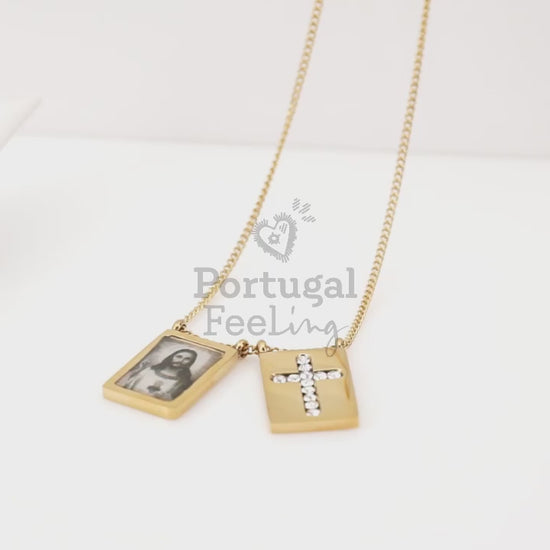 Escapulário com Jesus Cristo e Cruz, Inspirado na Filigrana Portuguesa, Aço Inoxidável Dourado - Vídeo