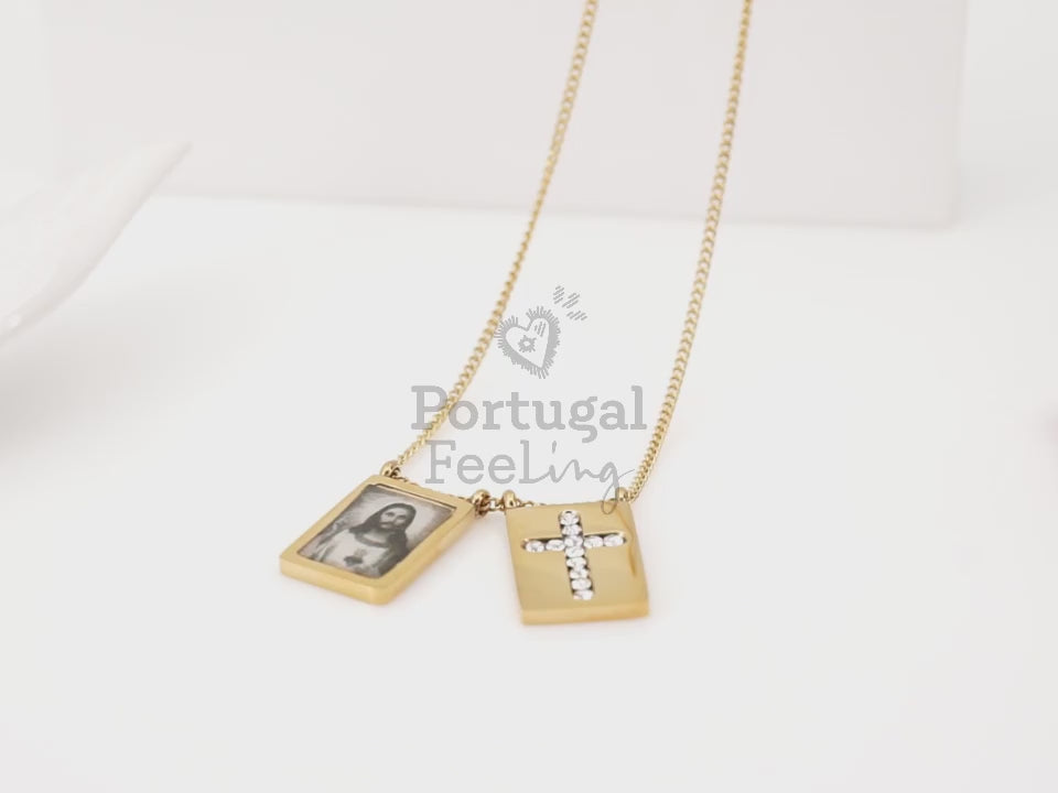 Escapulário com Jesus Cristo e Cruz, Inspirado na Filigrana Portuguesa, Aço Inoxidável Dourado - Vídeo