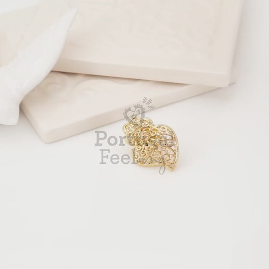 Pin Coração de Viana Tradicional Pequeno, Inspirado na Filigrana Portuguesa, Aço Inoxidável Dourado - Vídeo