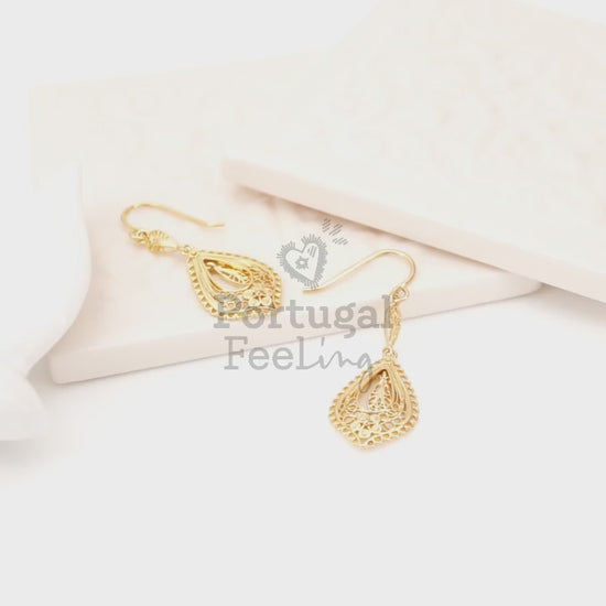 Brincos Lágrima Rica Pequenos, Inspirado na Filigrana Portuguesa, Aço Inoxidável Dourado - Vídeo