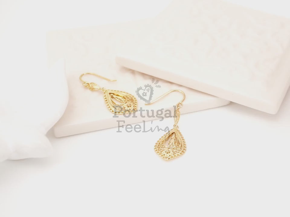 Brincos Lágrima Rica Pequenos, Inspirado na Filigrana Portuguesa, Aço Inoxidável Dourado - Vídeo
